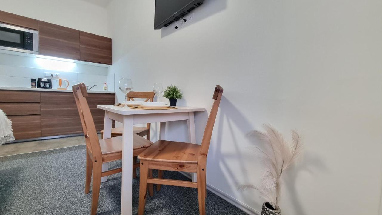 Finnem Rentals Jicinska Praga Exterior foto