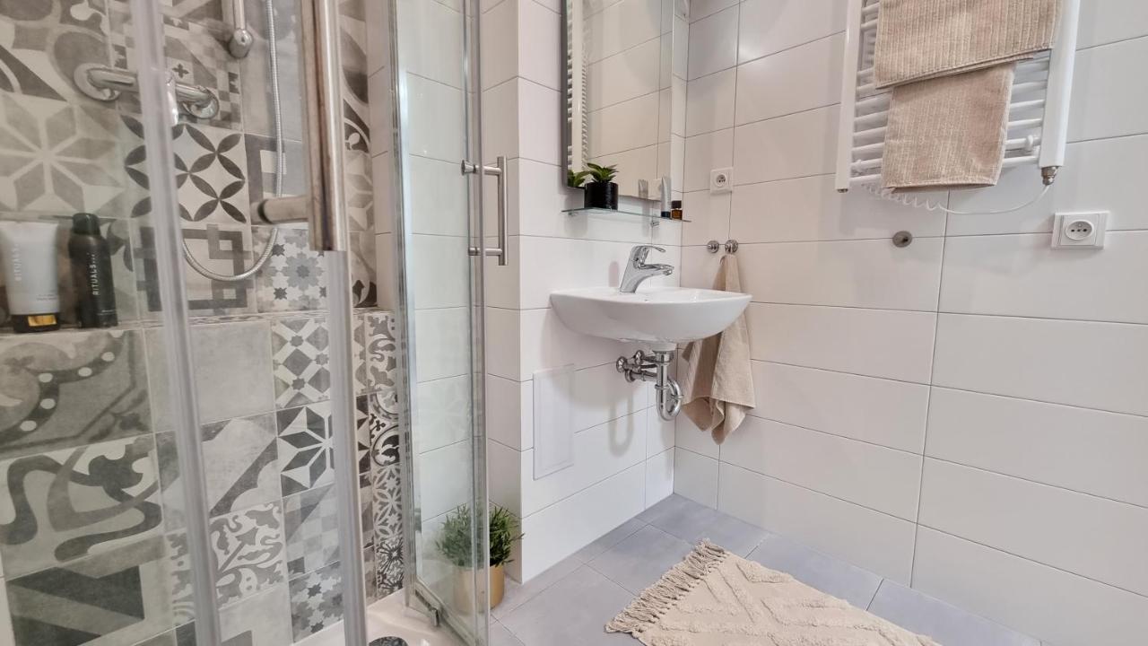 Finnem Rentals Jicinska Praga Exterior foto